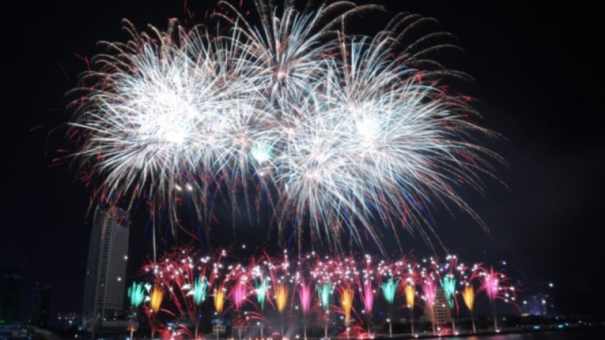 Hanoi, Da Nang to welcome Lunar New Year with epic firework shows